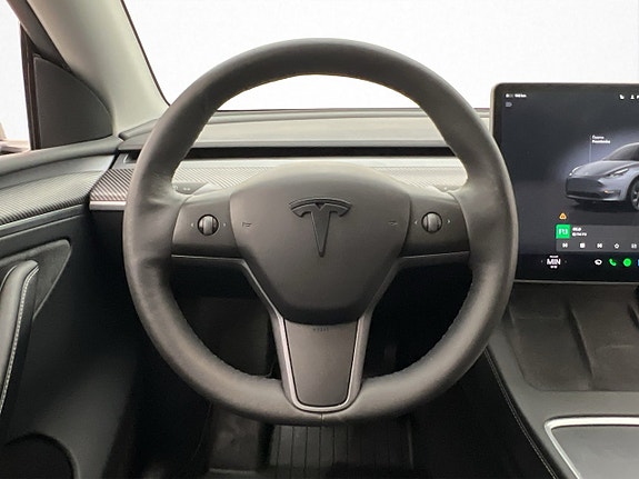 Tesla Model Y 19 of 30