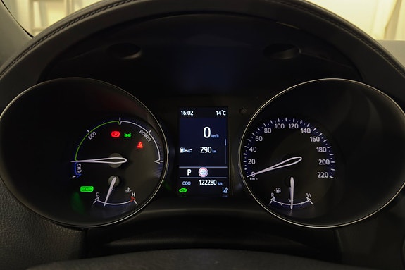 Toyota C-HR 12 of 22