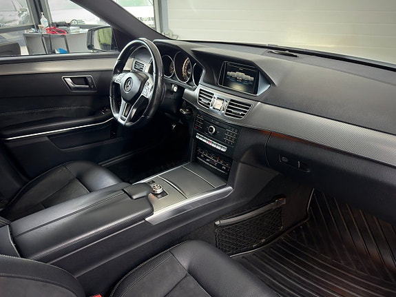 Mercedes-Benz E220 12 of 18