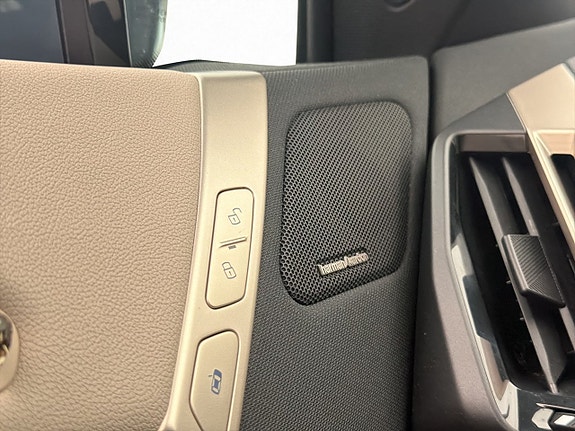 BMW iX 15 of 30