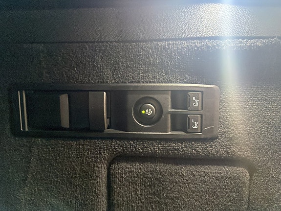 BMW iX 12 of 30