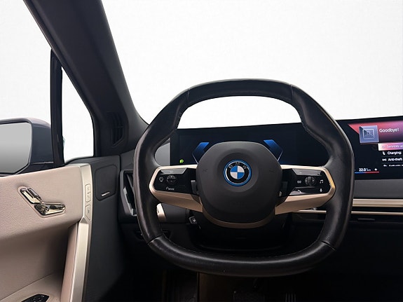 BMW iX 20 of 30