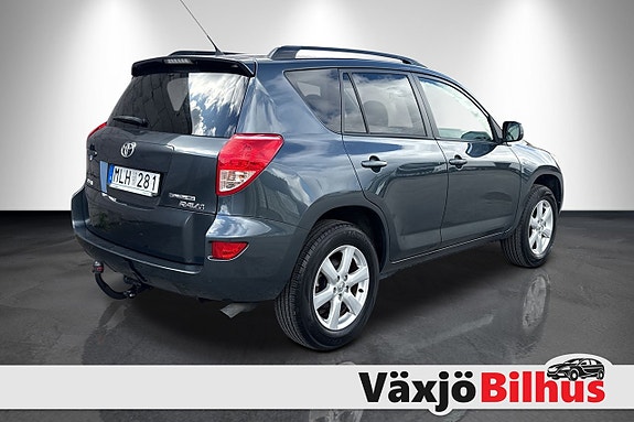 Toyota RAV4 4 of 15