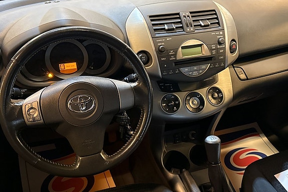 Toyota RAV4 7 of 15