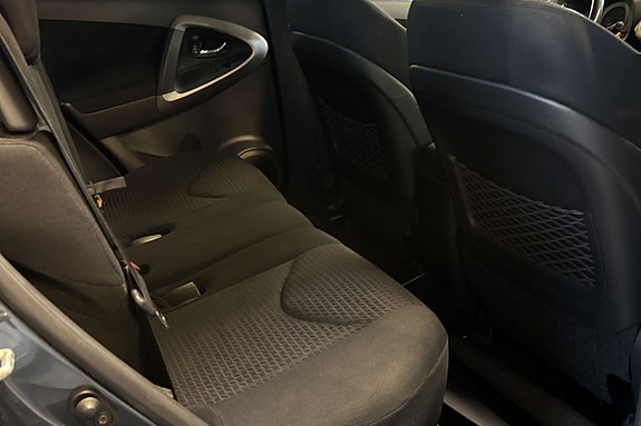 Toyota RAV4 10 of 15