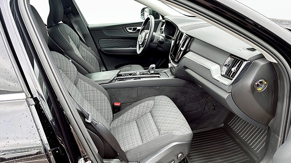 Volvo XC60 3 of 19
