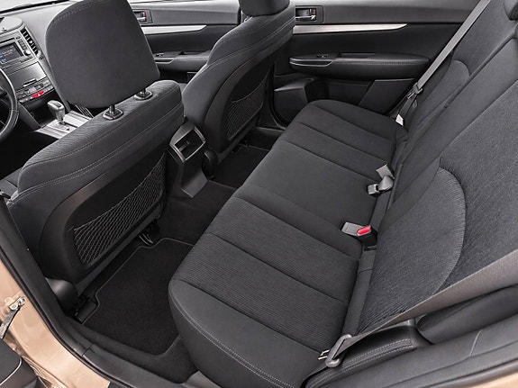 Subaru Legacy 11 of 28