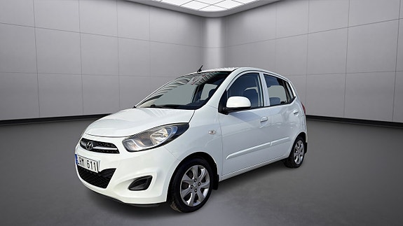 Hyundai i10 2 of 14