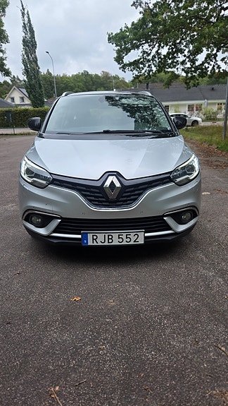 Renault Grand Scenic IV 2 of 10