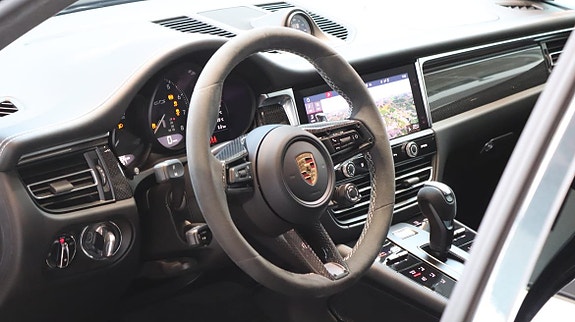 Porsche Macan GTS 7 of 13