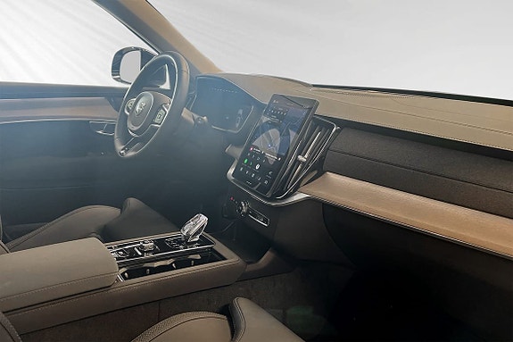 Volvo XC90 10 of 25