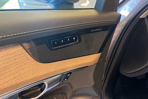 Volvo XC90 17 of 25