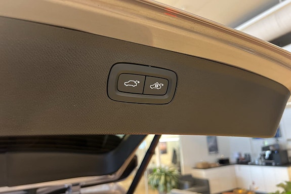 Volvo XC90 14 of 25