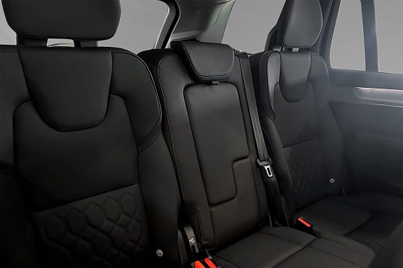 Volvo XC90 11 of 25