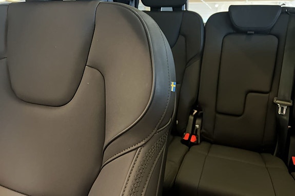 Volvo XC90 20 of 25