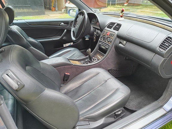 Mercedes-Benz CLK230 5 of 9
