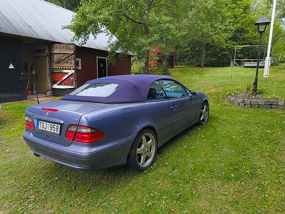 Mercedes-Benz CLK230 6 of 9