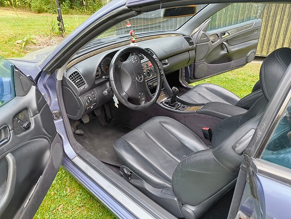 Mercedes-Benz CLK230 3 of 9