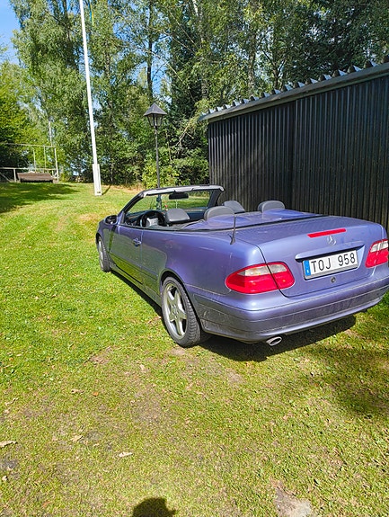 Mercedes-Benz CLK230 4 of 9