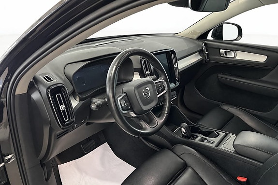 Volvo XC40 6 of 18