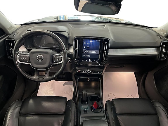 Volvo XC40 8 of 18