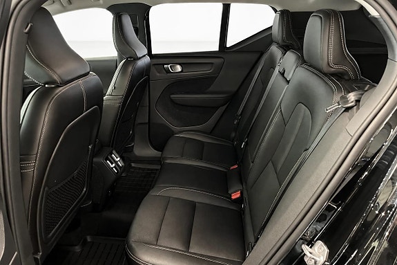 Volvo XC40 7 of 18