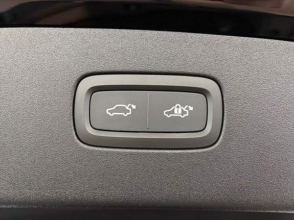 Volvo ES90 11 of 23