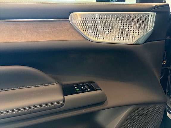 Volvo ES90 13 of 23