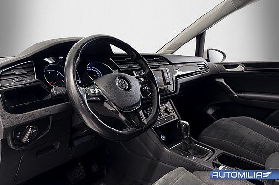 Volkswagen Touran 7 of 16
