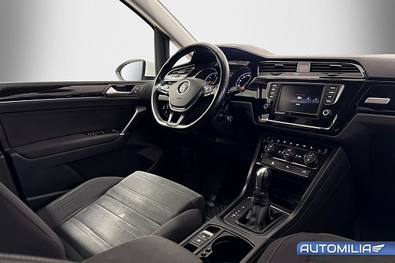 Volkswagen Touran 10 of 16