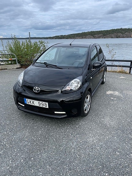 Toyota Aygo 2 of 8