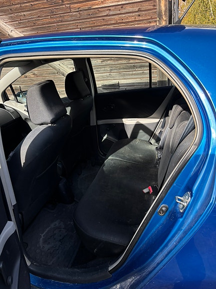 Toyota Yaris 4 of 9