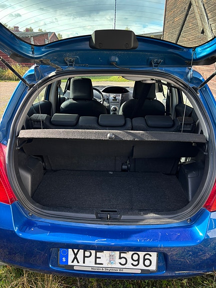 Toyota Yaris 7 of 9