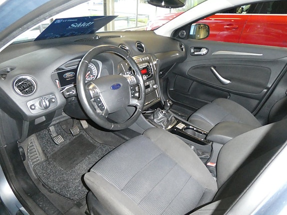 Ford Mondeo 3 of 8