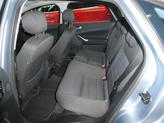 Ford Mondeo 4 of 8