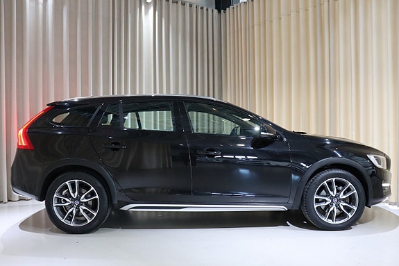 Volvo V60 Cross Country 4 of 29