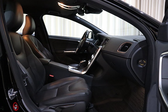 Volvo V60 Cross Country 28 of 29