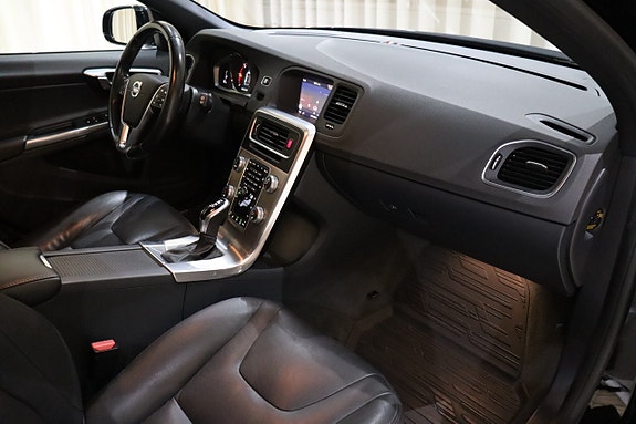 Volvo V60 Cross Country 27 of 29