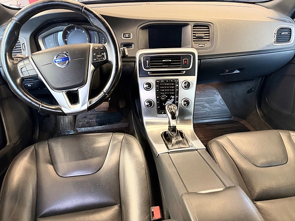Volvo XC60 8 of 17