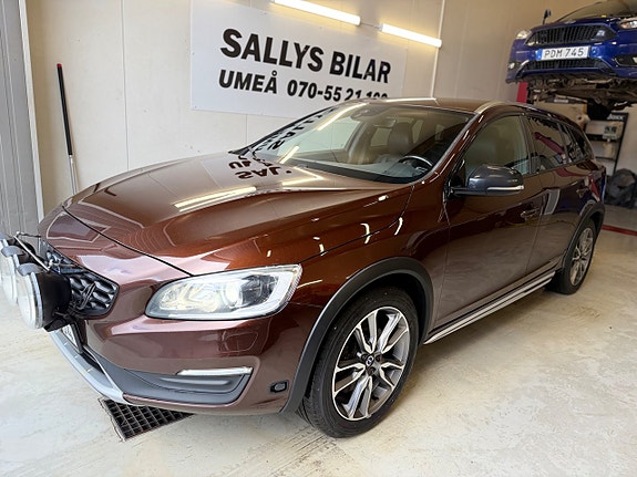 Volvo XC60 2 of 17