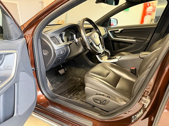 Volvo XC60 12 of 17
