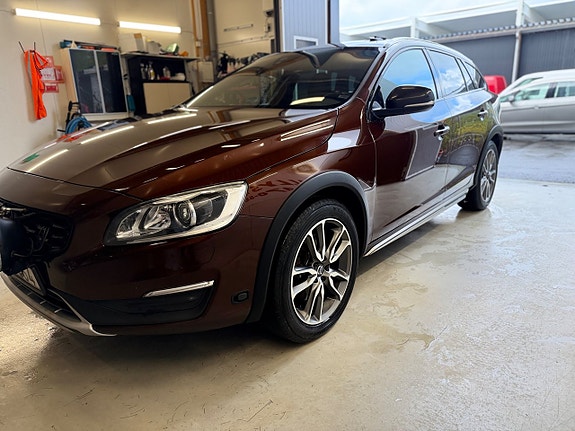 Volvo XC60 11 of 17