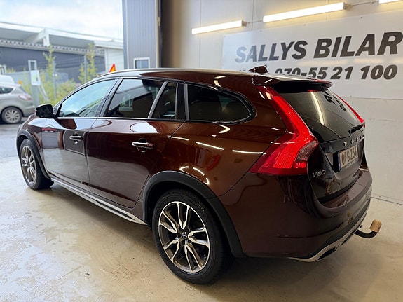 Volvo XC60 3 of 17