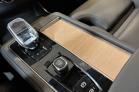 Volvo XC90 15 of 30