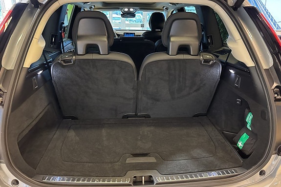 Volvo XC90 30 of 30