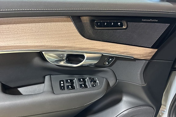 Volvo XC90 23 of 30