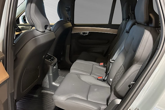 Volvo XC90 8 of 30