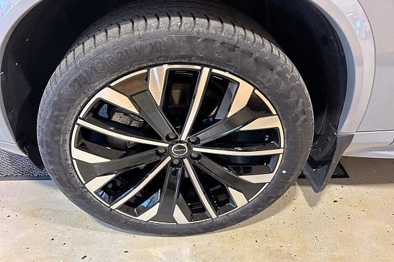 Volvo XC90 26 of 30