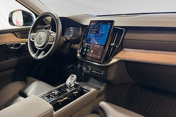 Volvo XC90 10 of 30