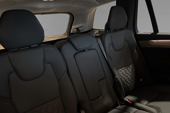Volvo XC90 11 of 30
